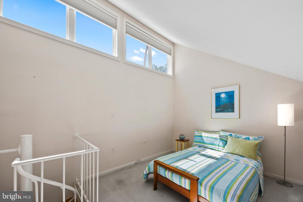 EASTPORT CONDO | 6 PRESIDENT POINT DRIVE B3