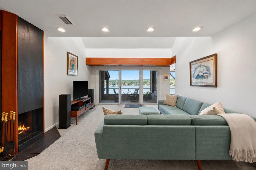 EASTPORT CONDO | 6 PRESIDENT POINT DRIVE B3
