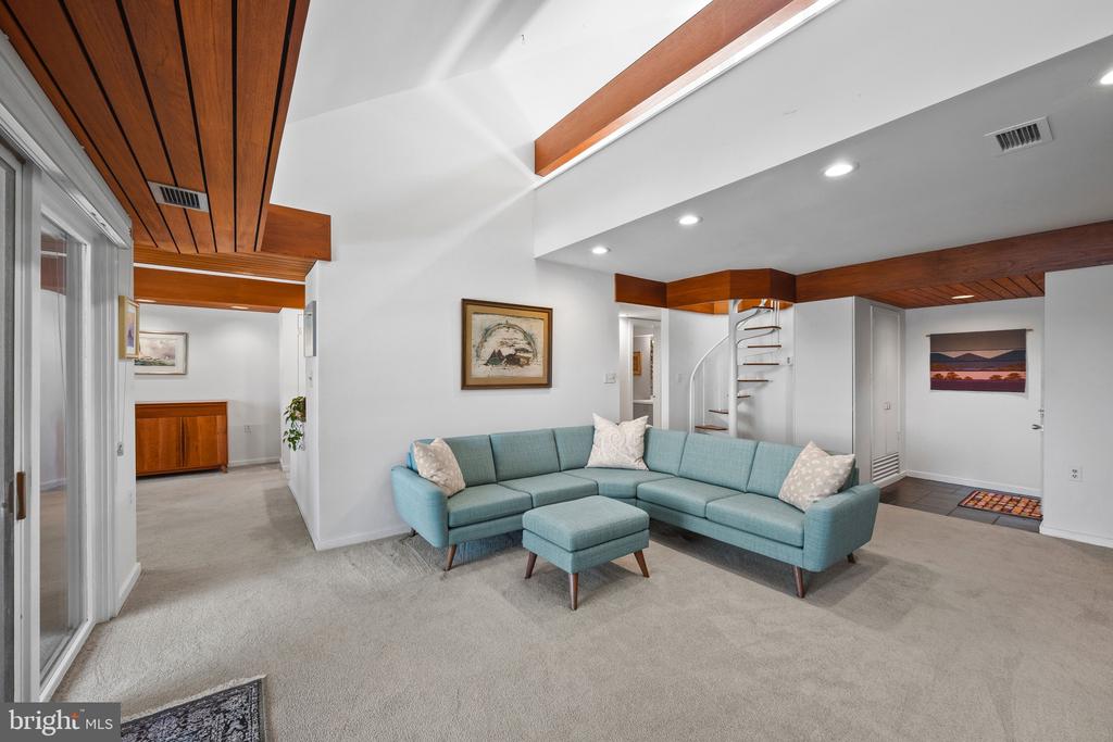 EASTPORT CONDO | 6 PRESIDENT POINT DRIVE B3