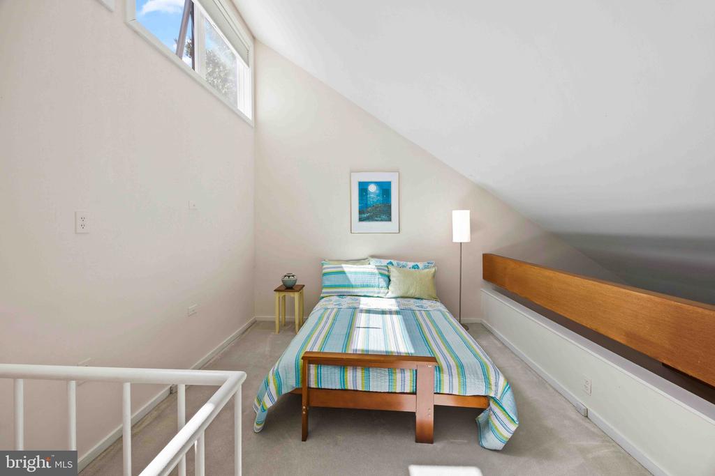 EASTPORT CONDO | 6 PRESIDENT POINT DRIVE B3