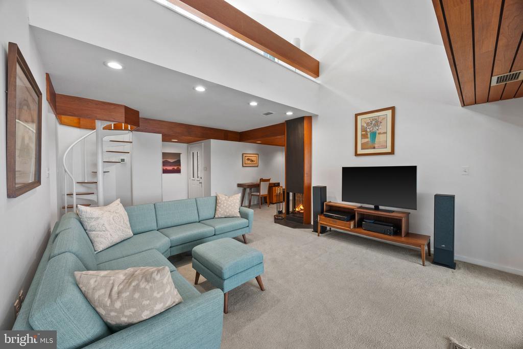 EASTPORT CONDO | 6 PRESIDENT POINT DRIVE B3