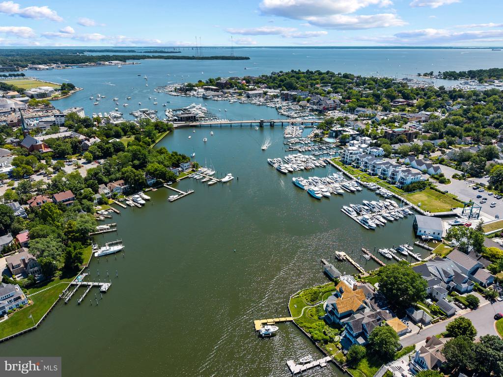 EASTPORT CONDO | 6 PRESIDENT POINT DRIVE B3