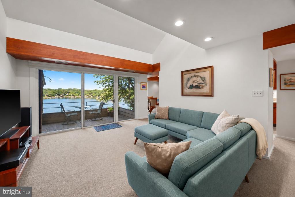 EASTPORT CONDO | 6 PRESIDENT POINT DRIVE B3