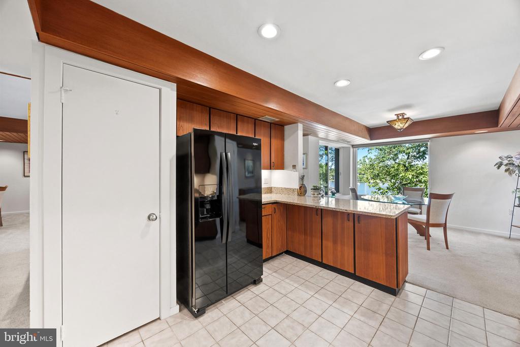 EASTPORT CONDO | 6 PRESIDENT POINT DRIVE B3