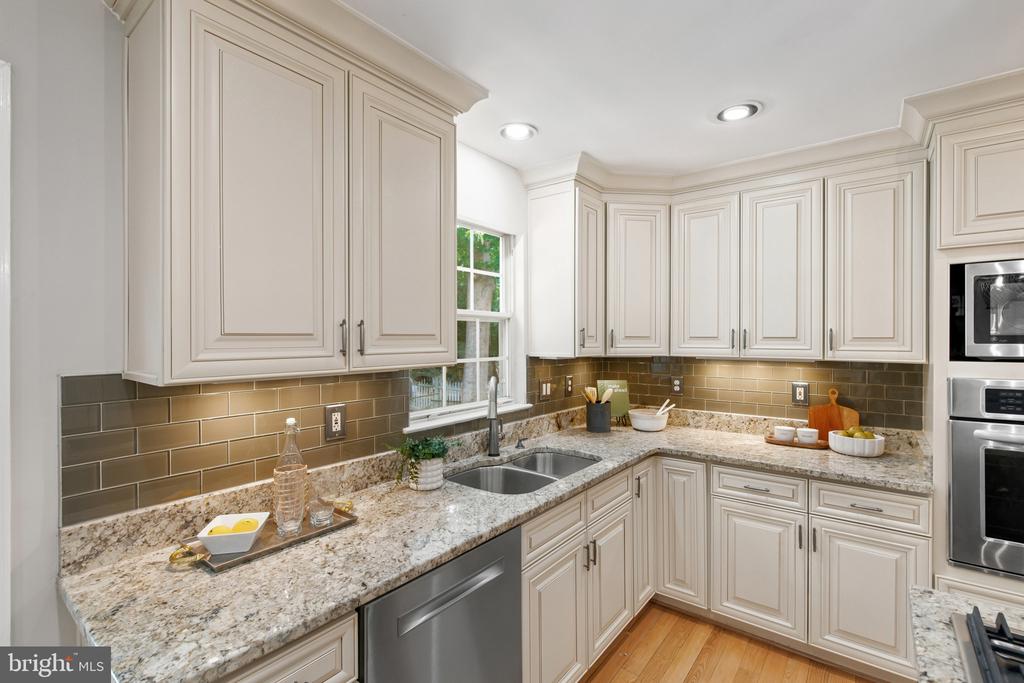 CROFTON WOODS | 1660 PATRICE CIRCLE