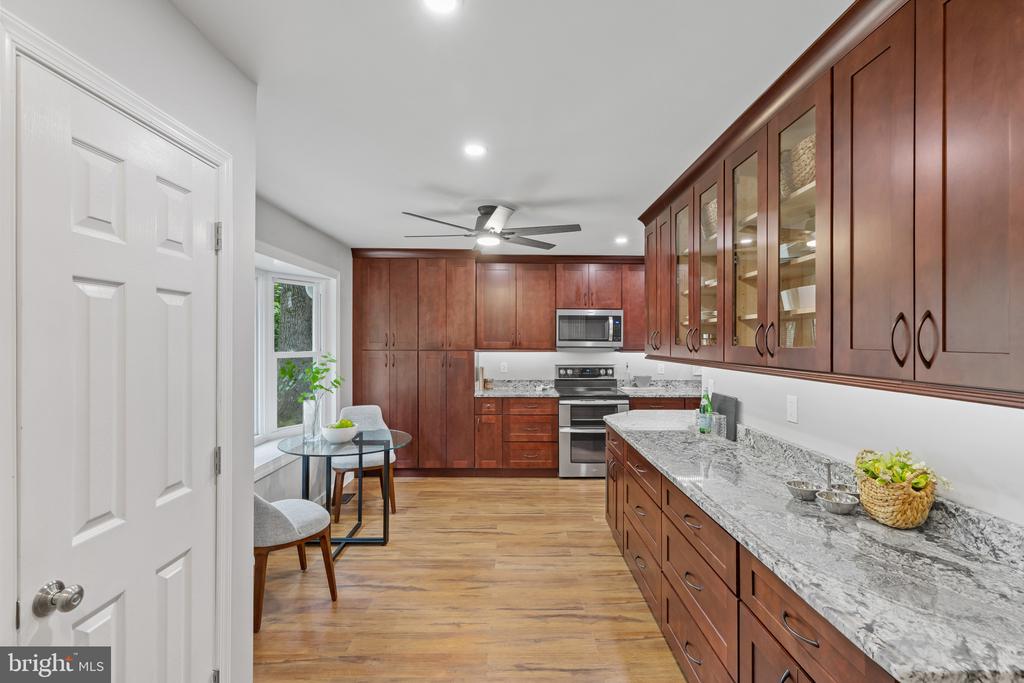 ROLLING KNOLLS | 617 WAYWARD DRIVE