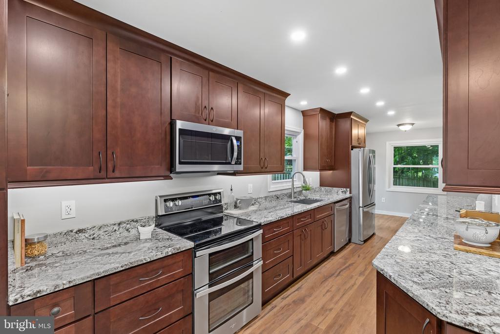 ROLLING KNOLLS | 617 WAYWARD DRIVE