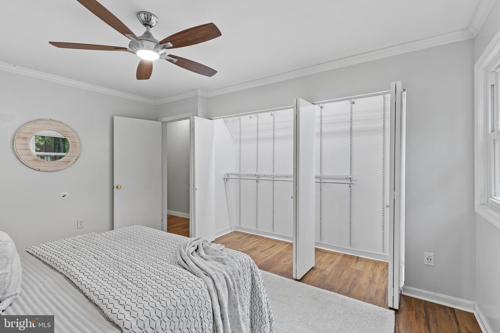 ROLLING KNOLLS | 617 WAYWARD DRIVE