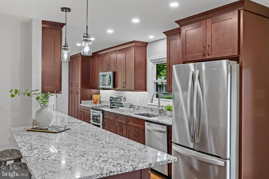 ROLLING KNOLLS | 617 WAYWARD DRIVE