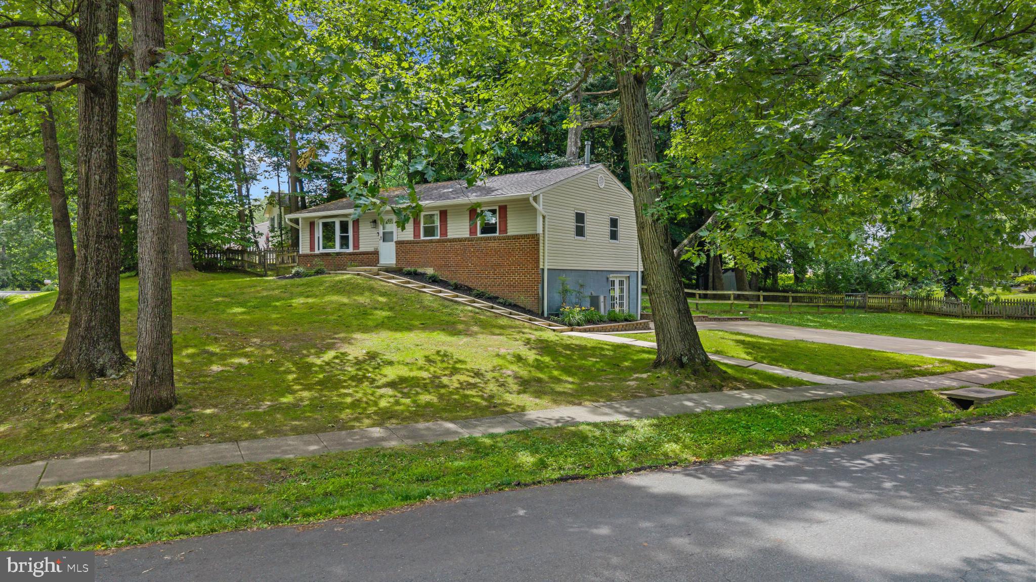 ROLLING KNOLLS | 617 WAYWARD DRIVE