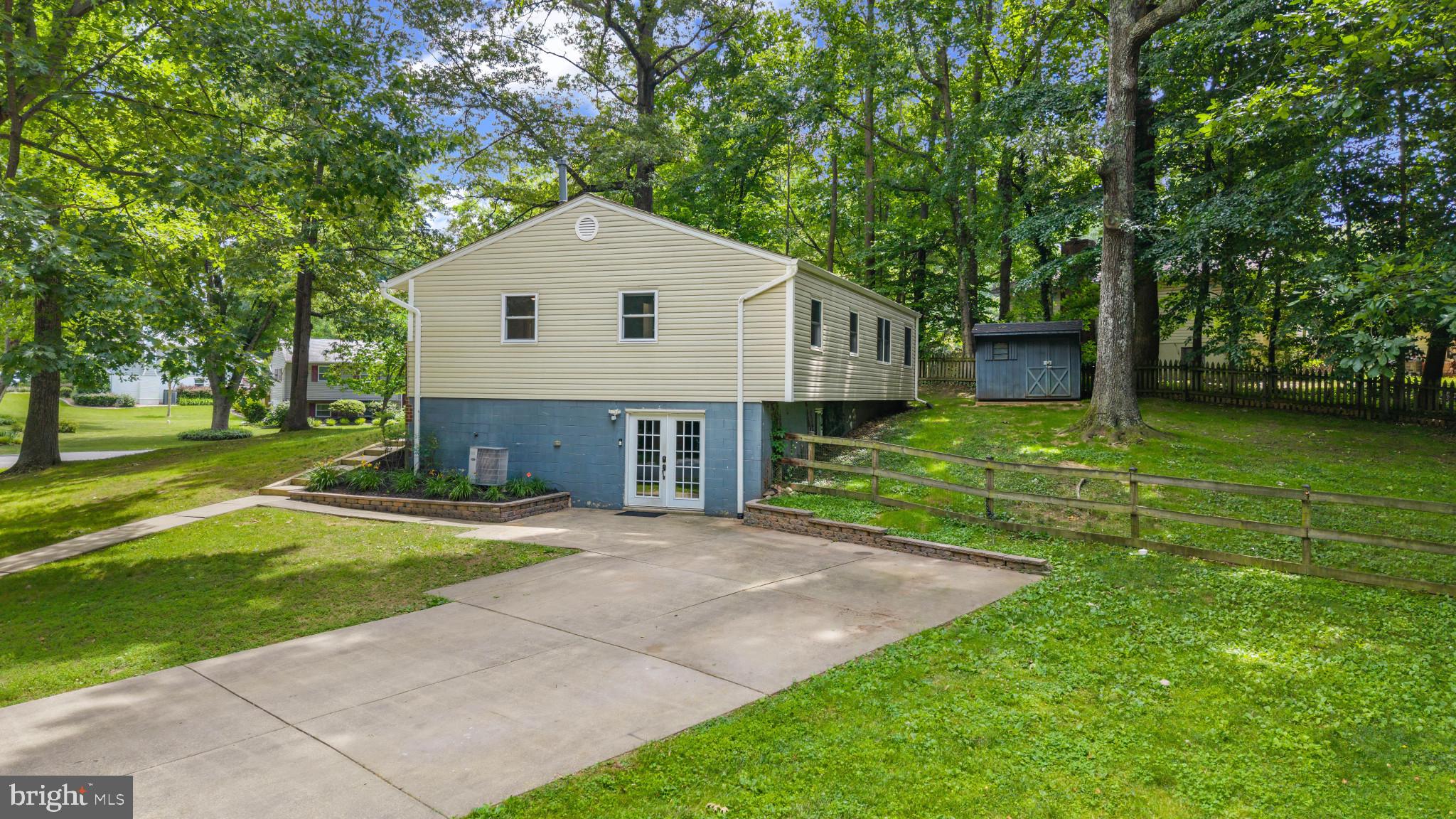 ROLLING KNOLLS | 617 WAYWARD DRIVE