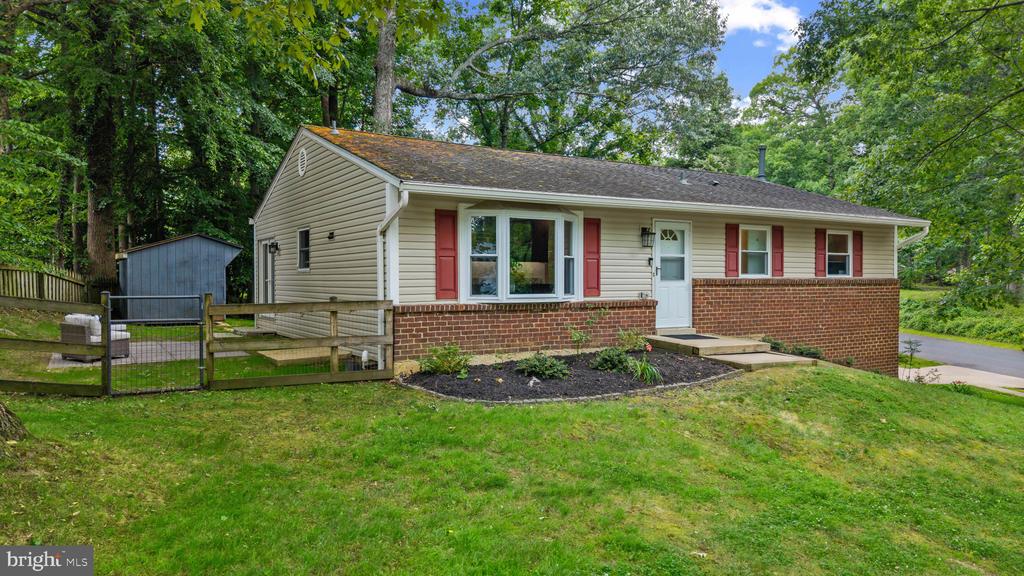 ROLLING KNOLLS | 617 WAYWARD DRIVE