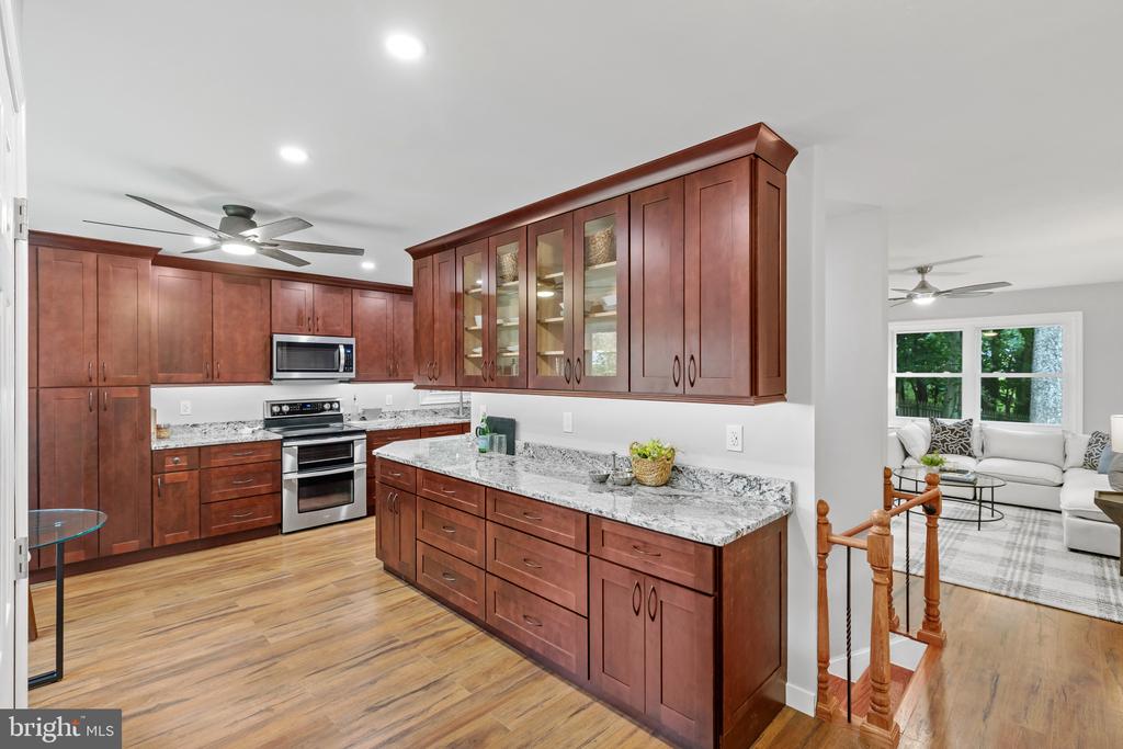 ROLLING KNOLLS | 617 WAYWARD DRIVE