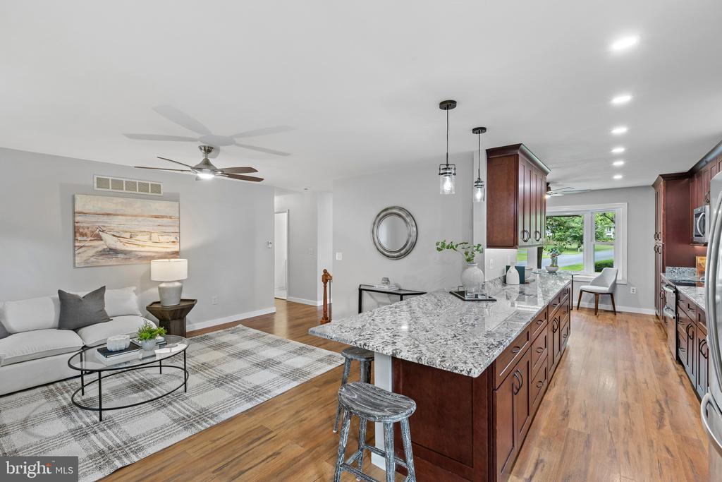 ROLLING KNOLLS | 617 WAYWARD DRIVE