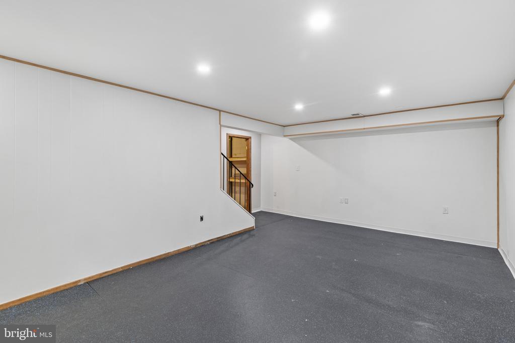 ROLLING KNOLLS | 617 WAYWARD DRIVE