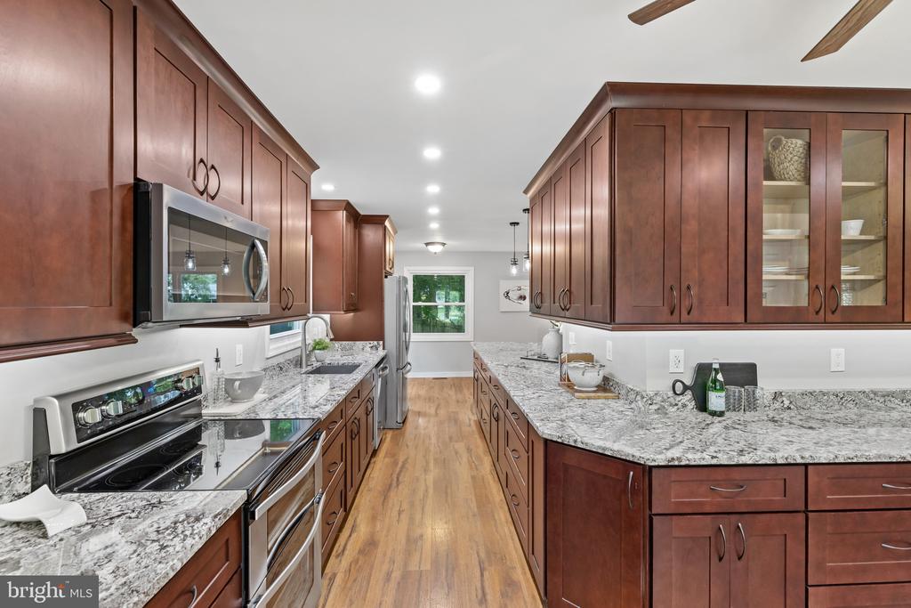 ROLLING KNOLLS | 617 WAYWARD DRIVE