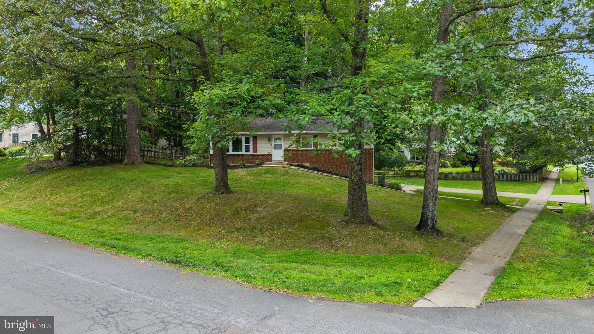 ROLLING KNOLLS | 617 WAYWARD DRIVE