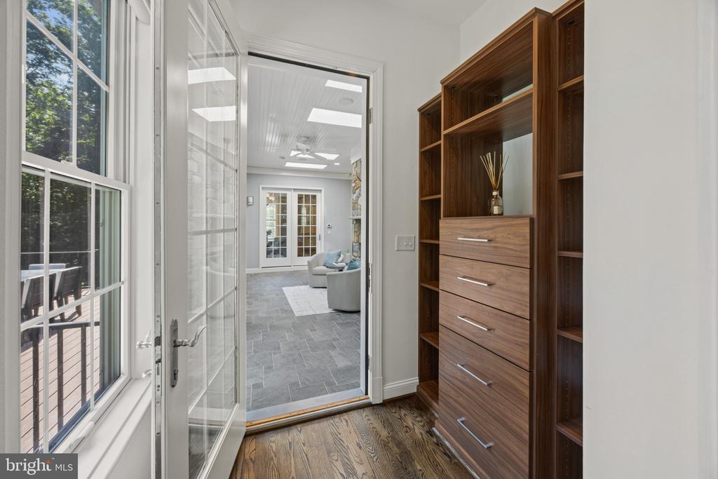ANNAPOLIS LUXURY + POOL | 1614 ANNESLEY COURT