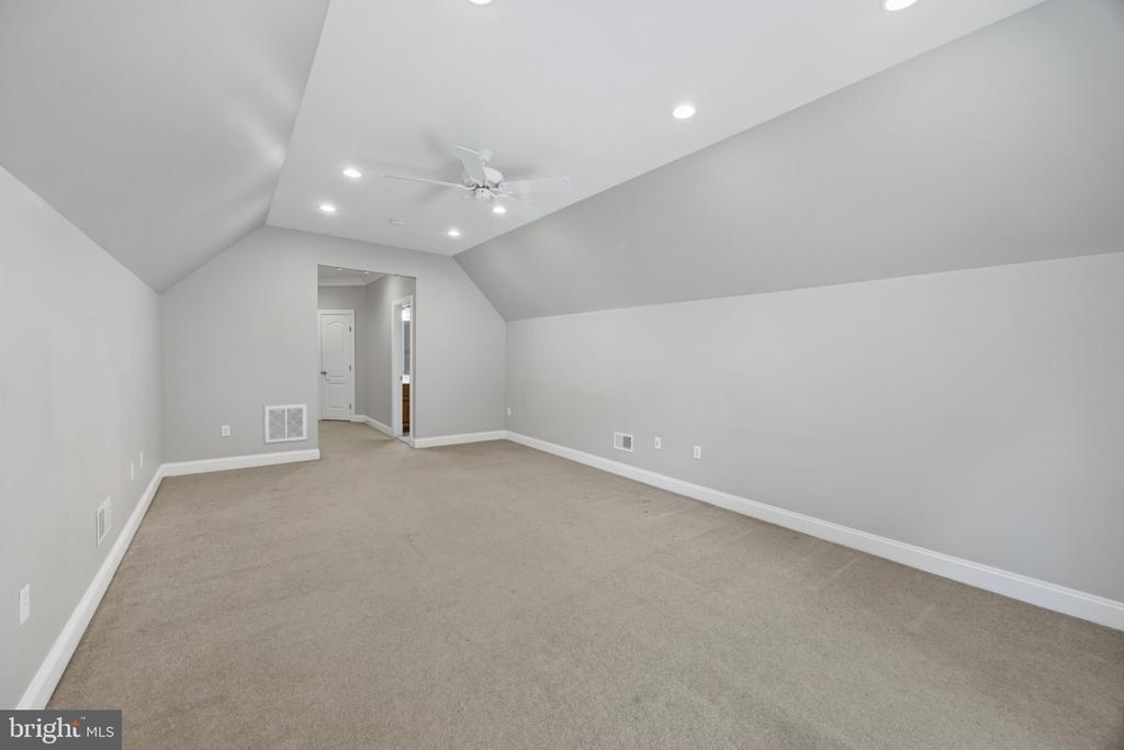 ANNAPOLIS LUXURY + POOL | 1614 ANNESLEY COURT