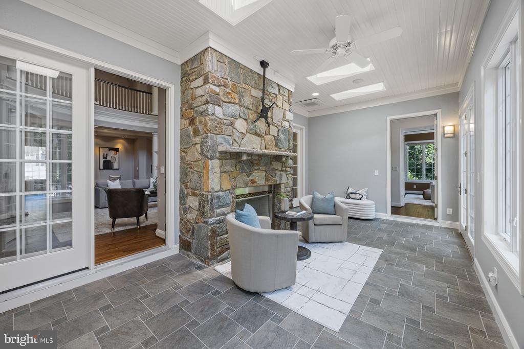 ANNAPOLIS LUXURY + POOL | 1614 ANNESLEY COURT
