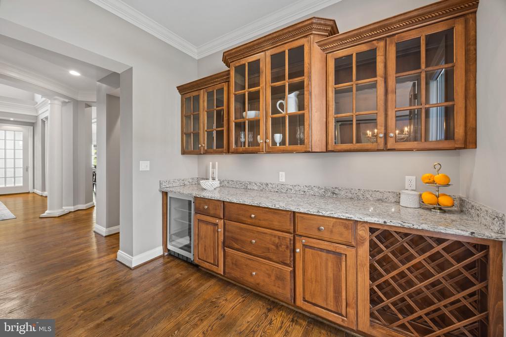 ANNAPOLIS LUXURY + POOL | 1614 ANNESLEY COURT