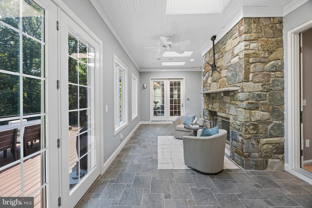 ANNAPOLIS LUXURY + POOL | 1614 ANNESLEY COURT
