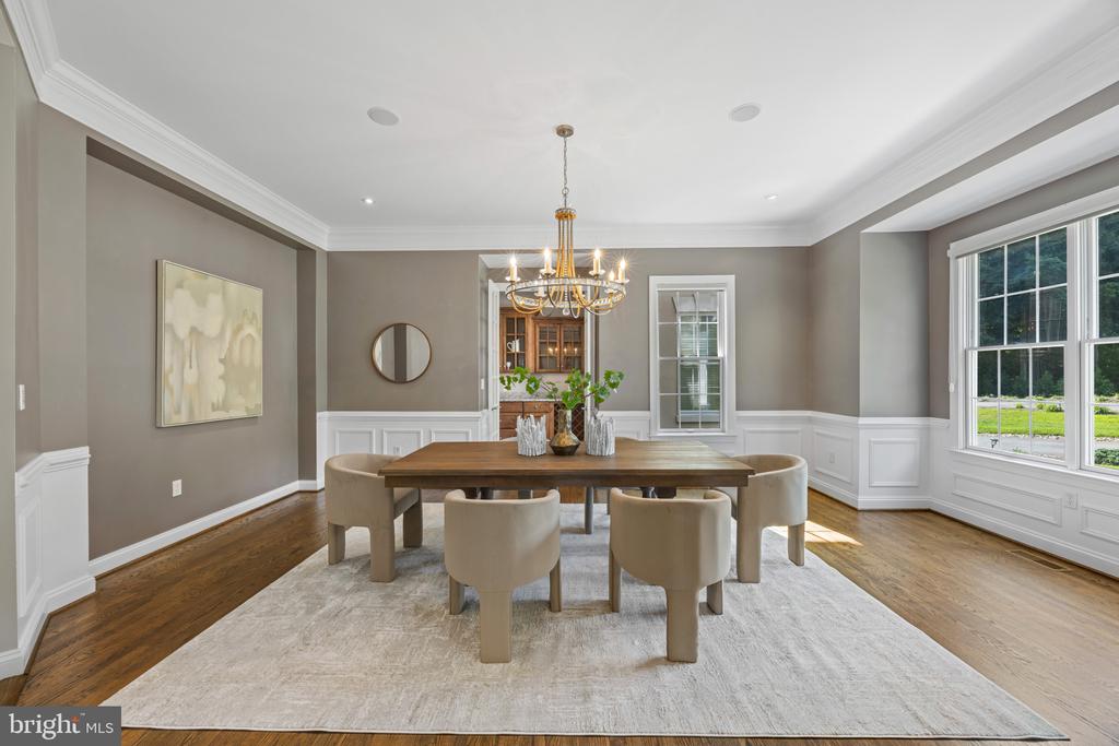ANNAPOLIS LUXURY + POOL | 1614 ANNESLEY COURT