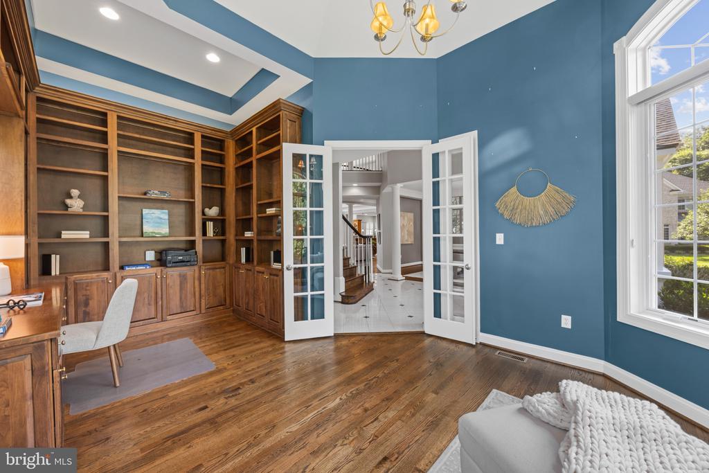 ANNAPOLIS LUXURY + POOL | 1614 ANNESLEY COURT