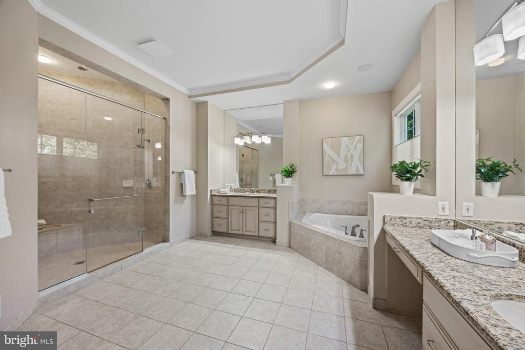 ANNAPOLIS LUXURY + POOL | 1614 ANNESLEY COURT