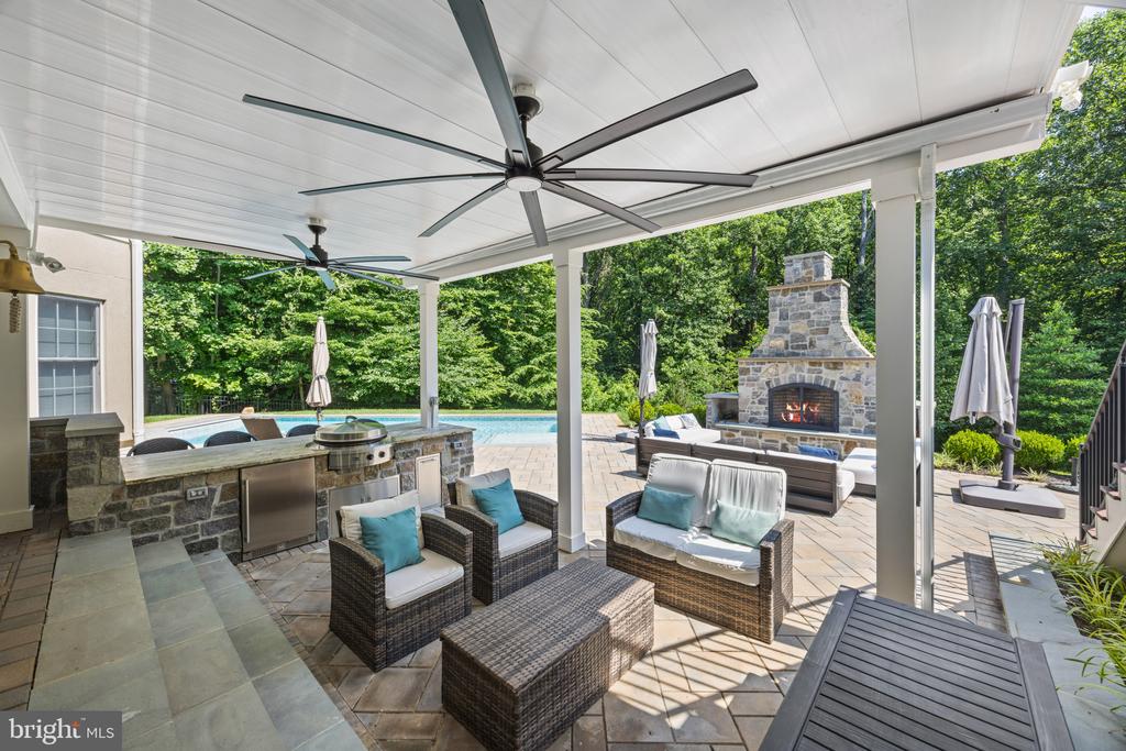 ANNAPOLIS LUXURY + POOL | 1614 ANNESLEY COURT