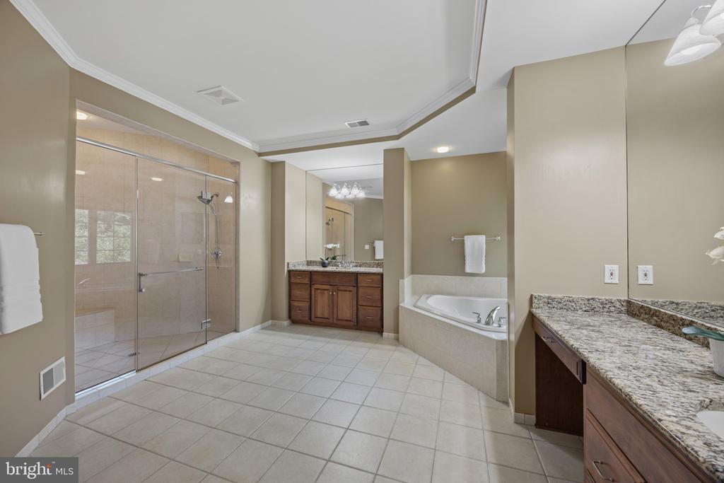 ANNAPOLIS LUXURY + POOL | 1614 ANNESLEY COURT