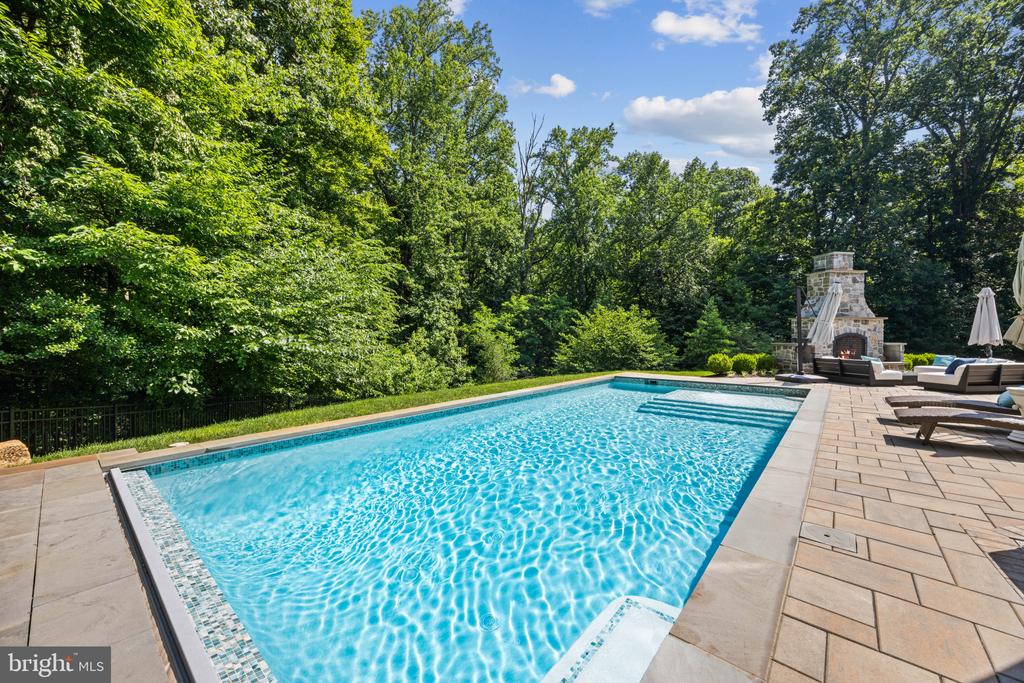 ANNAPOLIS LUXURY + POOL | 1614 ANNESLEY COURT