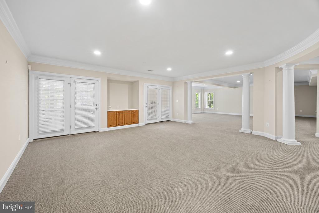 ANNAPOLIS LUXURY + POOL | 1614 ANNESLEY COURT