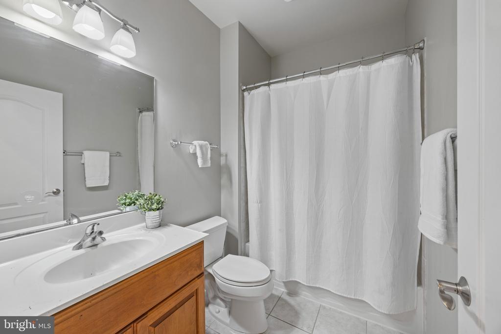 ANNAPOLIS LUXURY + POOL | 1614 ANNESLEY COURT
