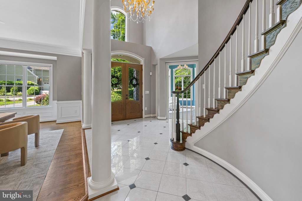 ANNAPOLIS LUXURY + POOL | 1614 ANNESLEY COURT