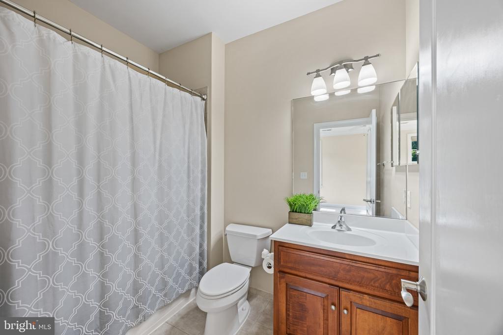 ANNAPOLIS LUXURY + POOL | 1614 ANNESLEY COURT