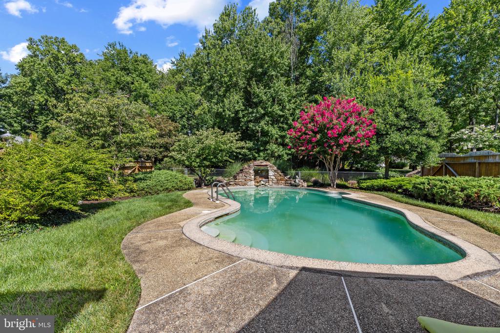 FISHING CREEK WATER VIEWS | 1527 GORDON COVE DRIVE