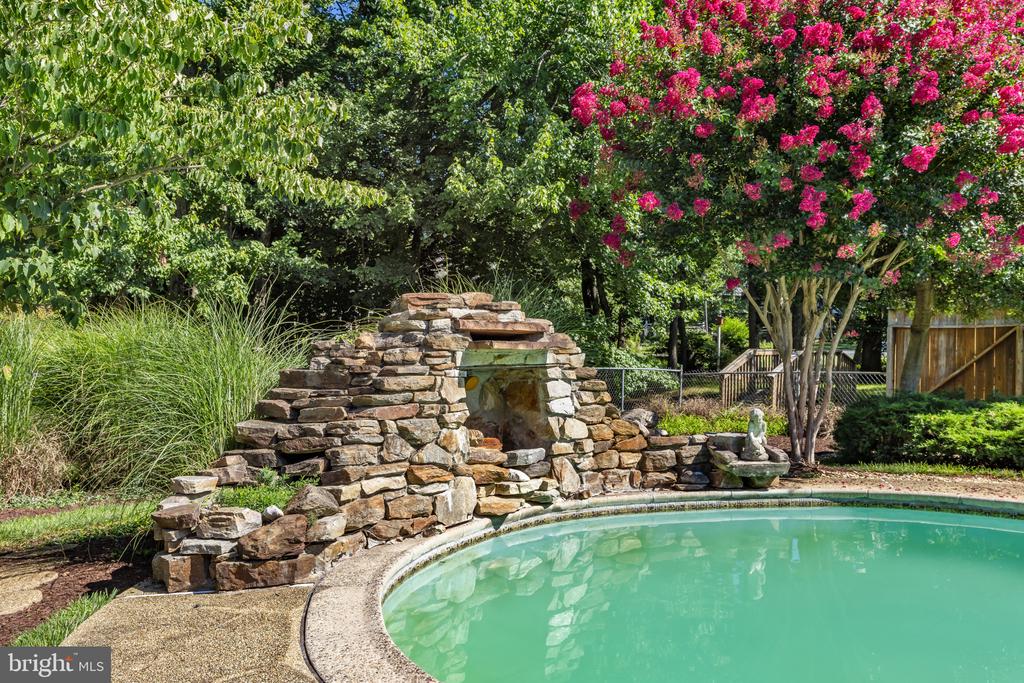 FISHING CREEK WATER VIEWS | 1527 GORDON COVE DRIVE