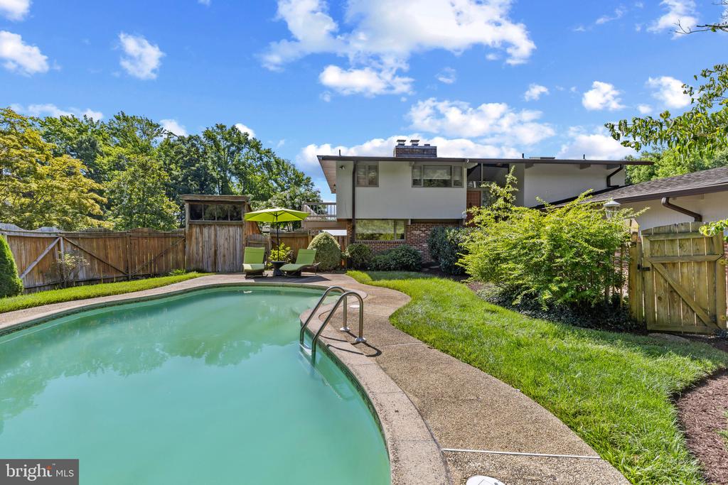 FISHING CREEK WATER VIEWS | 1527 GORDON COVE DRIVE