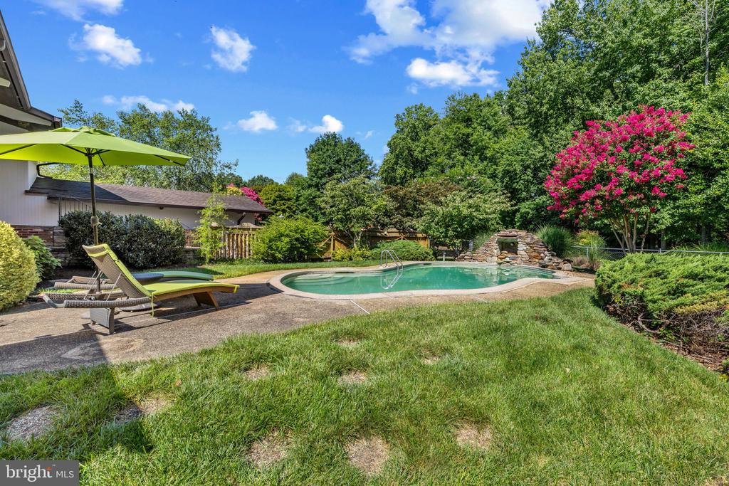 FISHING CREEK WATER VIEWS | 1527 GORDON COVE DRIVE