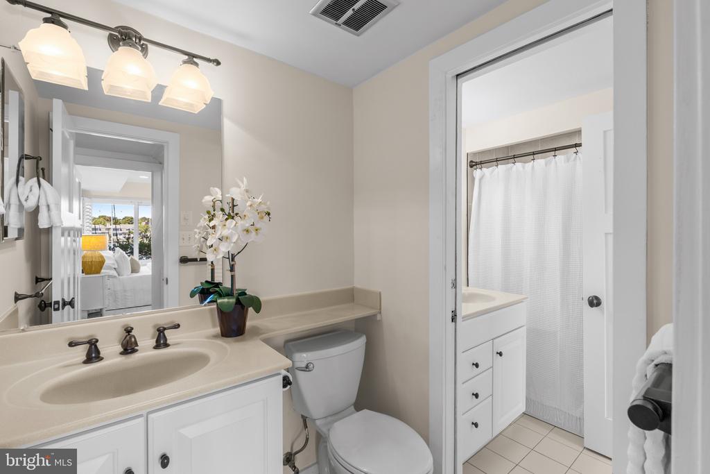 SPA CREEK EASTPORT CONDOo | 1 PRESIDENT POINT DRIVE Unit: A1