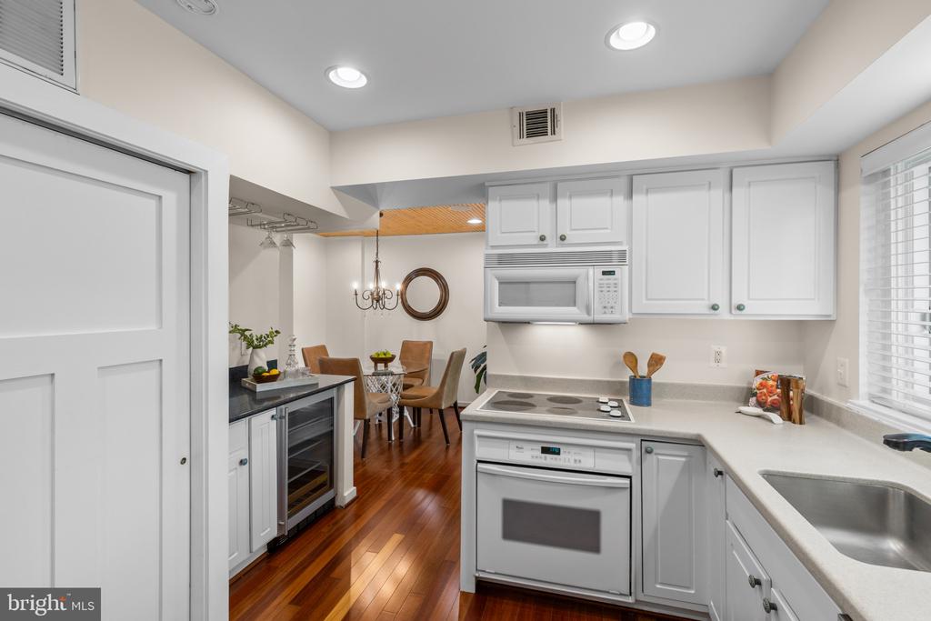SPA CREEK EASTPORT CONDOo | 1 PRESIDENT POINT DRIVE Unit: A1