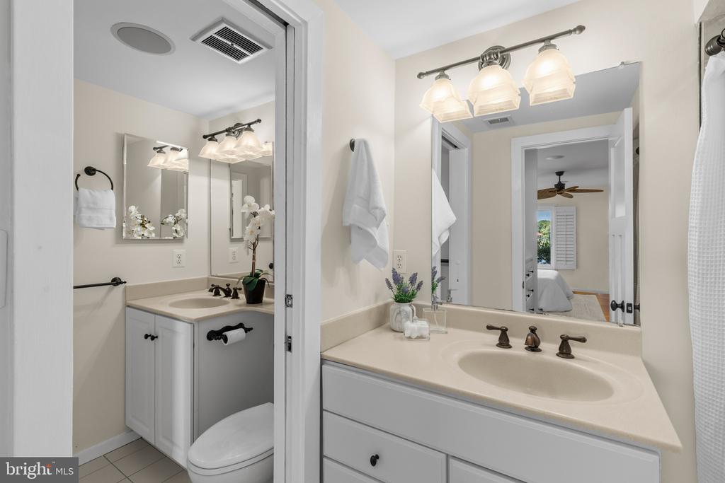 SPA CREEK EASTPORT CONDOo | 1 PRESIDENT POINT DRIVE Unit: A1