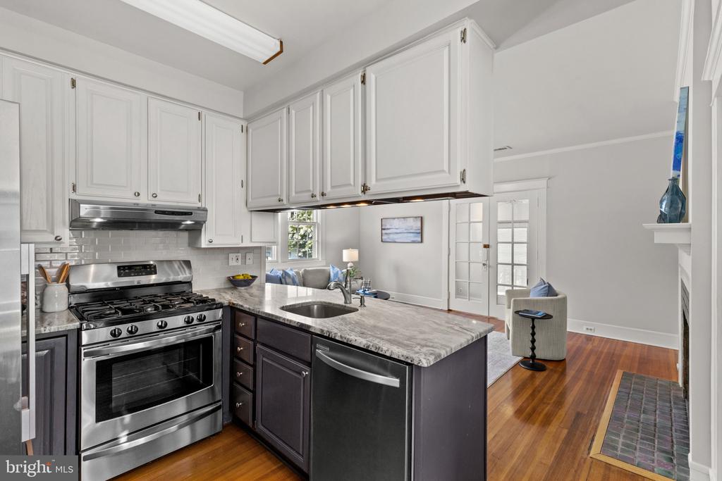 DOWNTOWN ANNAPOLIS LIVING | 16 DEAN STREET