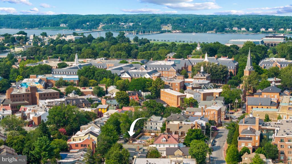 DOWNTOWN ANNAPOLIS LIVING | 16 DEAN STREET