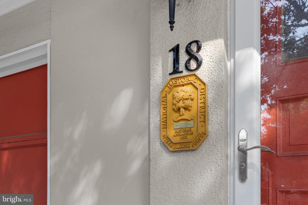 DOWNTOWN ANNAPOLIS LIVING | 16 DEAN STREET