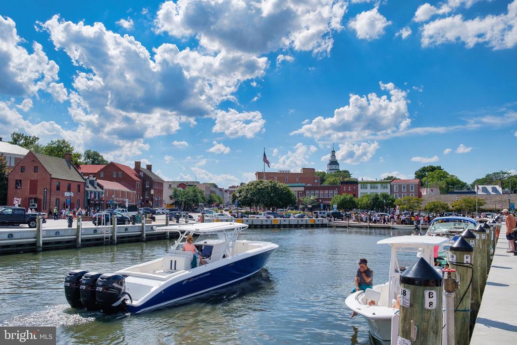 DOWNTOWN ANNAPOLIS LIVING | 16 DEAN STREET