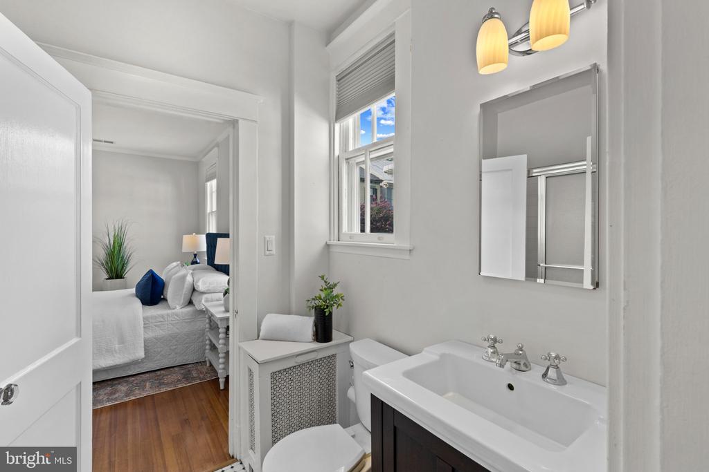 DOWNTOWN ANNAPOLIS LIVING | 16 DEAN STREET