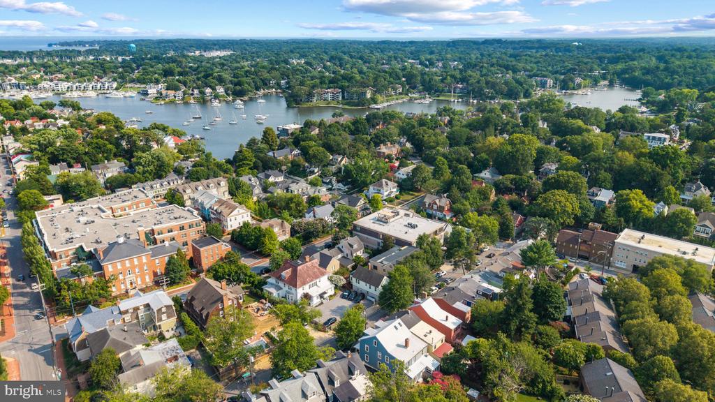 DOWNTOWN ANNAPOLIS LIVING | 16 DEAN STREET