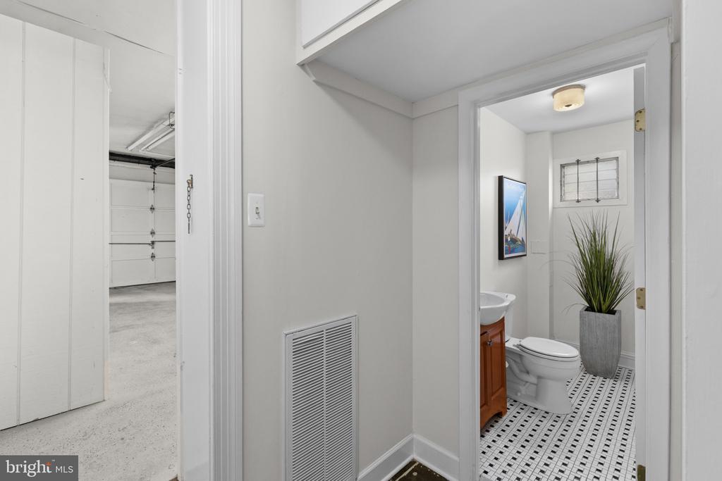 DOWNTOWN ANNAPOLIS LIVING | 16 DEAN STREET